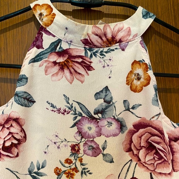 Forever21- Shoulder cut dress - Picture 5 of 10